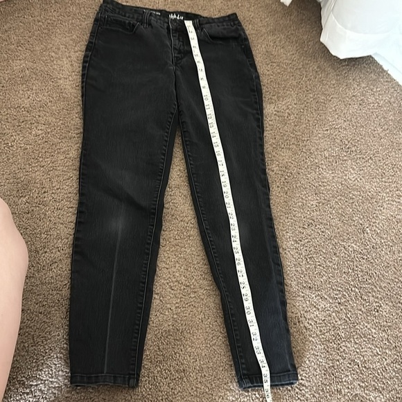 style and go curvy skinny leg black denim pants size 4 - Picture 5 of 12